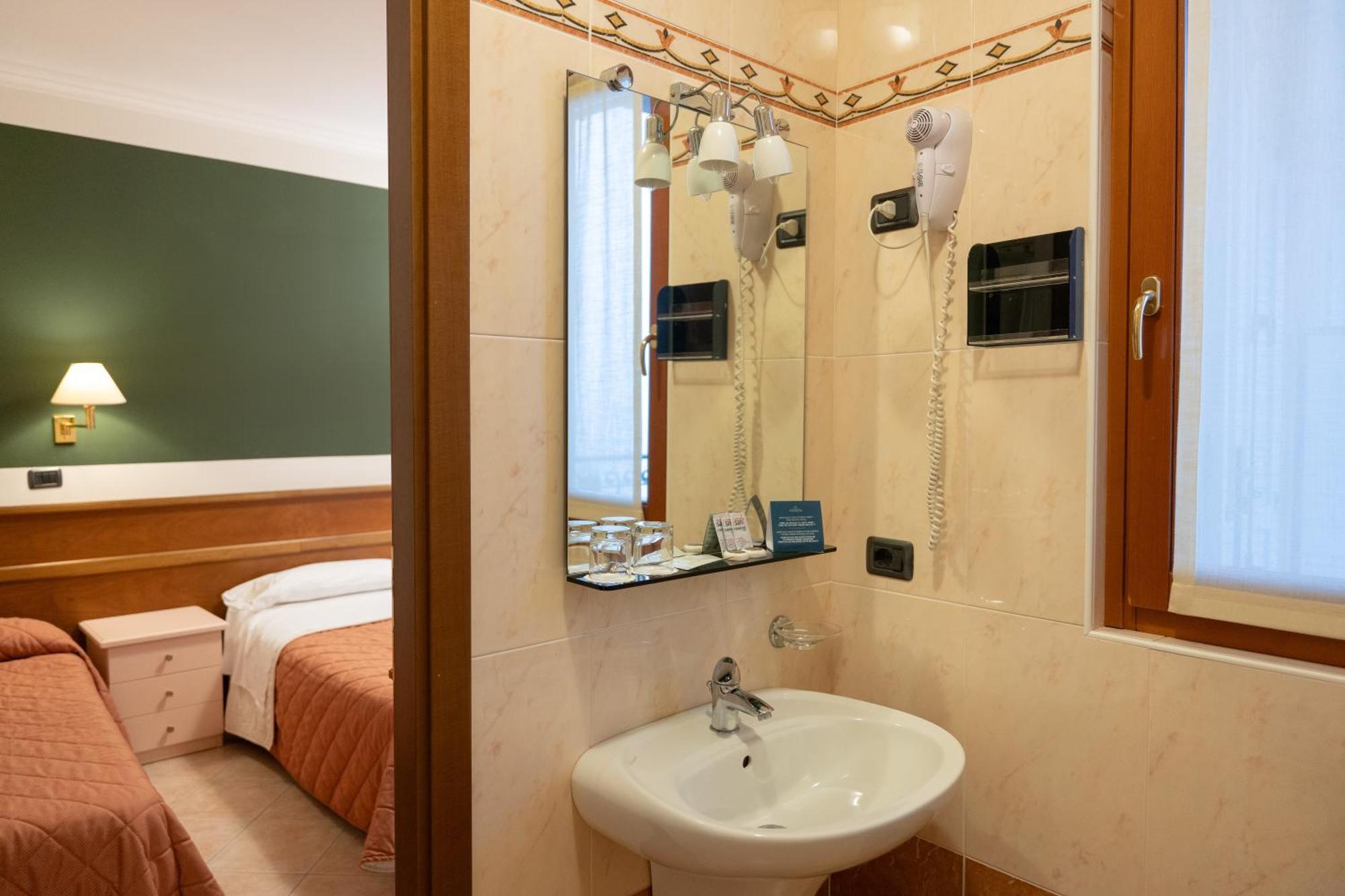 Hotel Romagna Baveno Exterior photo